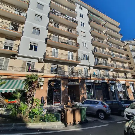 فندق مبيت وإفطار 4rooms Free Wi-fi ساليرنو